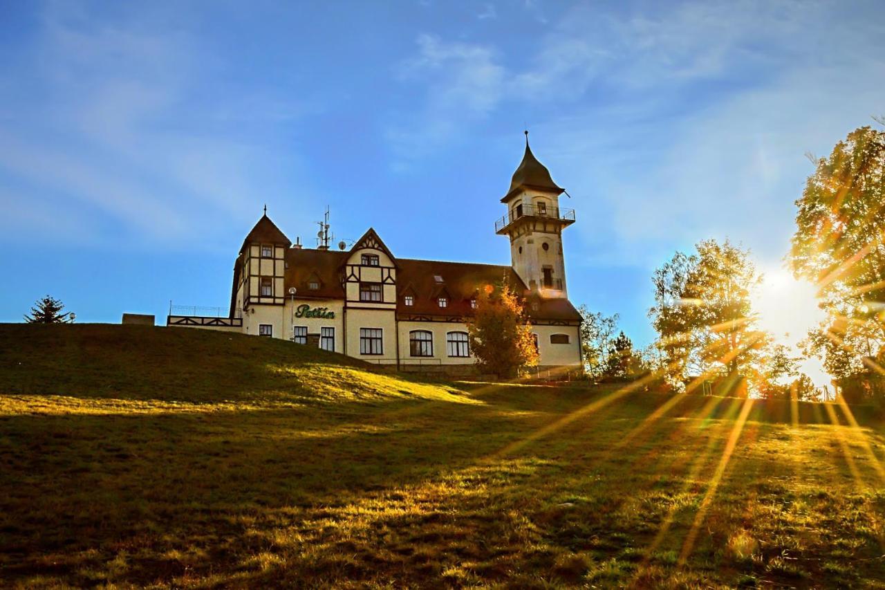 Hotel Petrin Jablonec nad Nisou Eksteriør bilde
