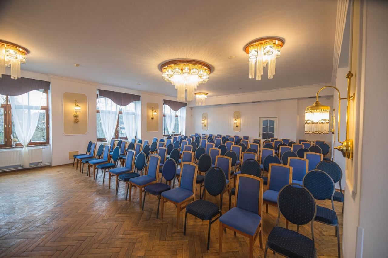 Hotel Petrin Jablonec nad Nisou Eksteriør bilde